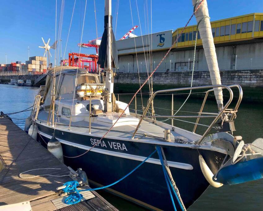 Cozy Lisbon Marina Sleepaboard - Sail Away Hotel Luaran gambar