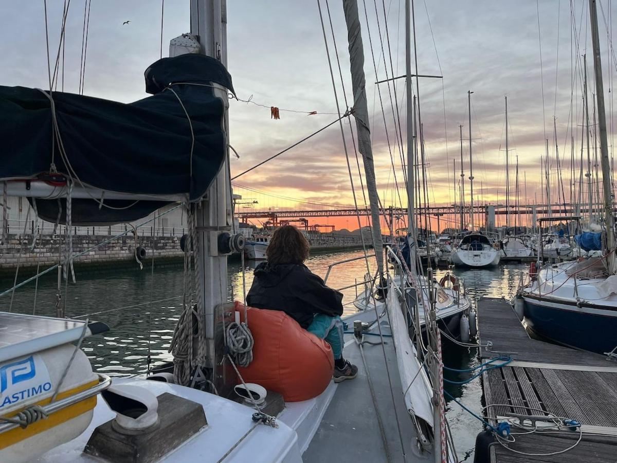 Cozy Lisbon Marina Sleepaboard - Sail Away Hotel Luaran gambar