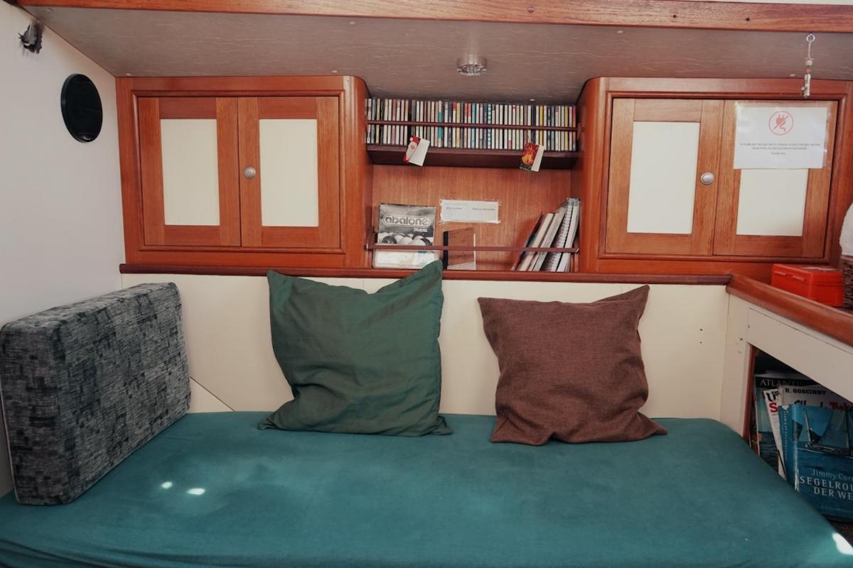 Cozy Lisbon Marina Sleepaboard - Sail Away Hotel Luaran gambar