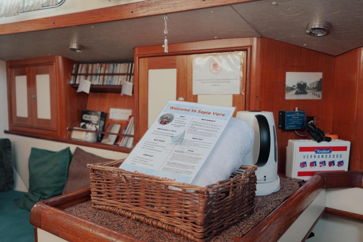Cozy Lisbon Marina Sleepaboard - Sail Away Hotel Luaran gambar