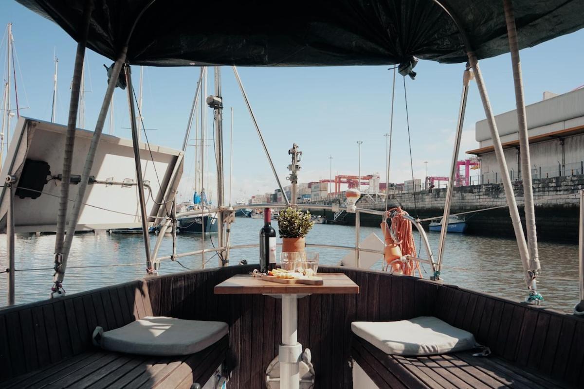 Cozy Lisbon Marina Sleepaboard - Sail Away Hotel Luaran gambar