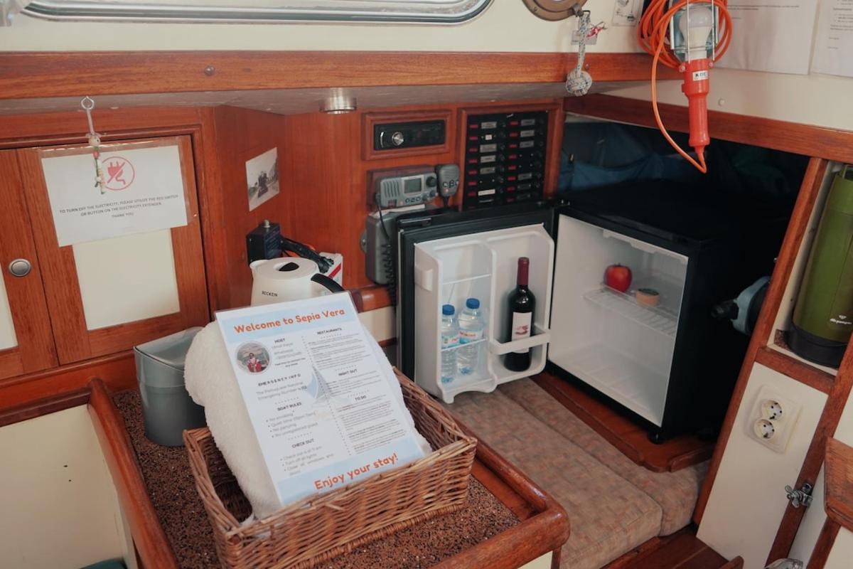 Cozy Lisbon Marina Sleepaboard - Sail Away Hotel Luaran gambar